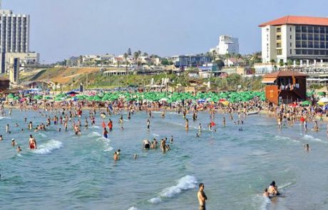 נפתחה עונת הרחצה בהרצליה