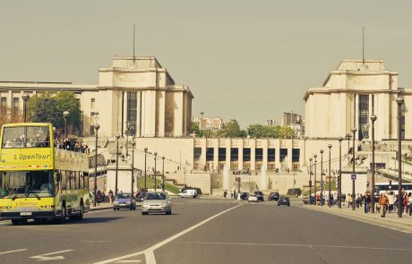 בתל אביב ובפריז מוותרים על האוטובוסים לתיירים