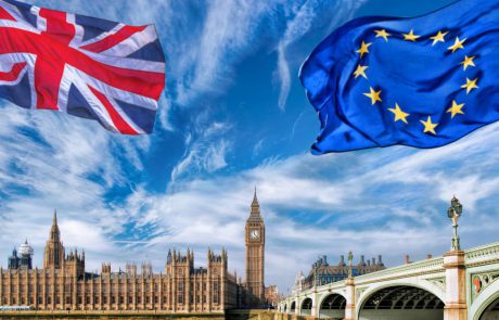 הלילה: בריטניה פורשת מהאיחוד האירופי   