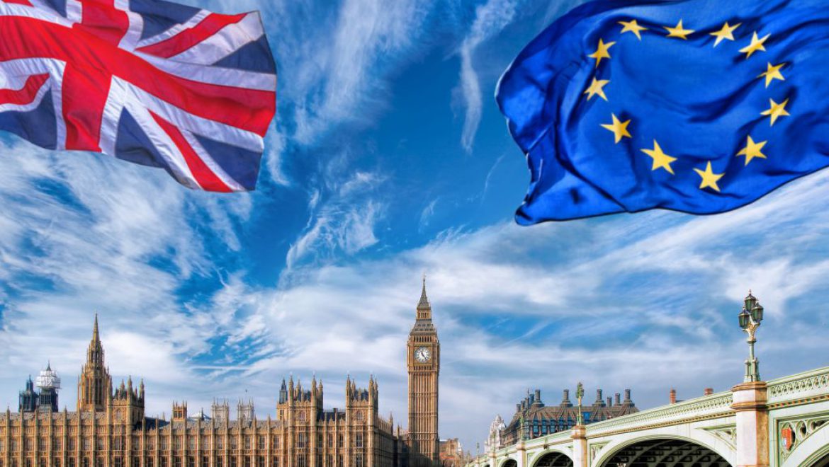 הלילה: בריטניה פורשת מהאיחוד האירופי   