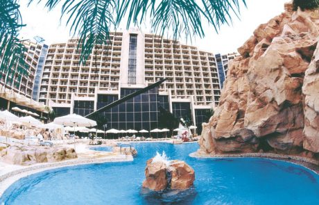 מלון דן אילת נבחר לרשימת 100 מלונות החוף הטובים ב-HOTELS.COM