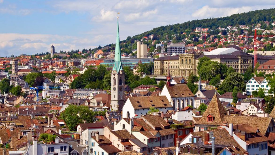 שוויץ תפתח מחדש את גבולותיה לתיירים מחוסנים