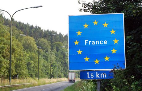 צרפת סוגרת גבולותיה לנוסעים שאינם ממדינות האיחוד האירופי