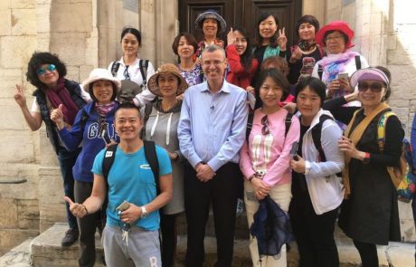 לשכת מארגני תיירות: לאשר למתורגמנים מסין להישאר זמן רב יותר בארץ   